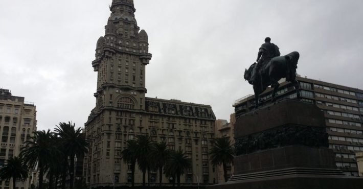 plaza-da-independencia-montevideo-uruguai