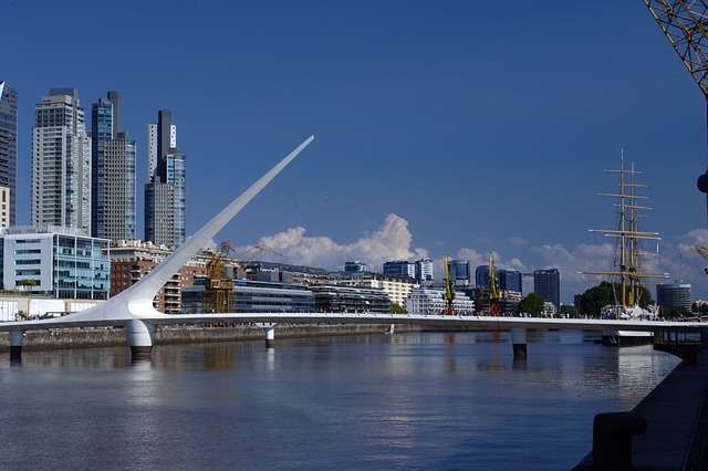 Como ir de Montevidéu para Buenos Aires: de carro ou barco